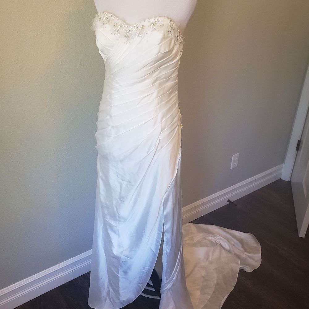 Bonny Bridal Wedding Dress size 4